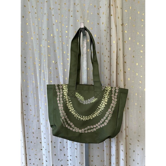 Mahina Made Handbags - NWOT Mahina Made Hawaii Puakenikeni Crown Pakalana Baby Rose Leis Open Tote Bag